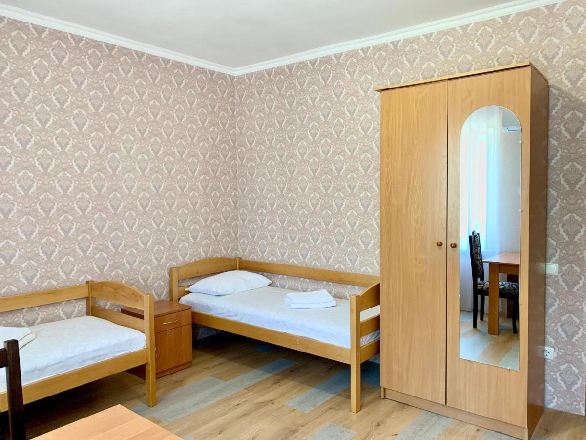 Мини-Гостиница Три Коня Pereyaslav-Khmelʼnytsʼkyy エクステリア 写真